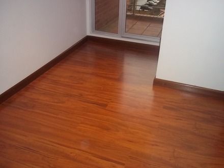 Hacemos Pulido, Entintado, Sellado y Barnizado  en  sus diferentes tipos de Madera:  Pino, Caoba, Encino, Álamo, Roble,  dejando un acabado matizado, semi mate o BRILLANTE con productos calidad  Polyform.