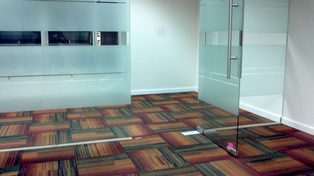 Expertos de Servicios en:
 Casas, Oficinas,
 Hoteles,
 Edificios Públicos,
 Cines, Teatros, 
 Auditorios y Centros
 Comerciales.
