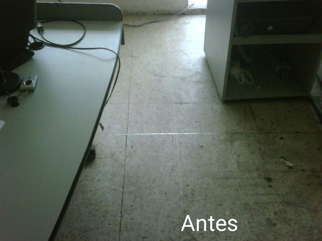 Sus Piso pueden ser bellos, Pero también
pueden convertirse en una distracción y  quitarle belleza a su decoración, debido
al desgaste y las manchas.